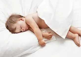 Saltea ortopedică pentru copii adaptată dezvoltării sănătoase a coloanei vertebrale